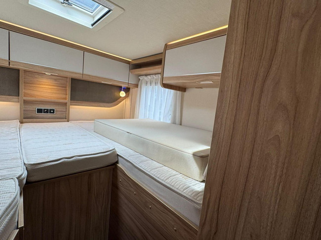 Hymer MLT 580 V6 190HP Single Beds Led 2 Solar Panels photo: 14