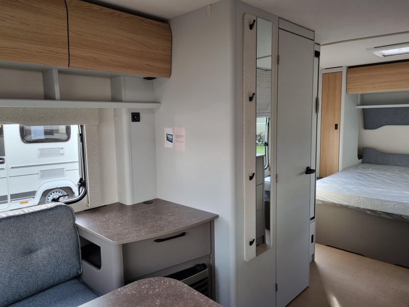B&uuml;rstner B66 485 TS Queens bed - 1800 kg photo: 16