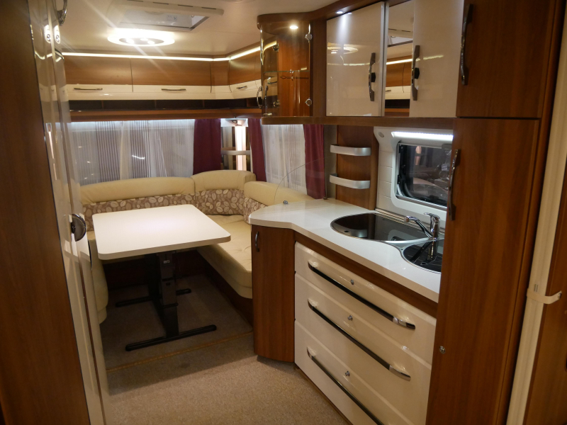 Hobby Excellent 540 UFE Incl. mover en fietsenrek  foto: 13