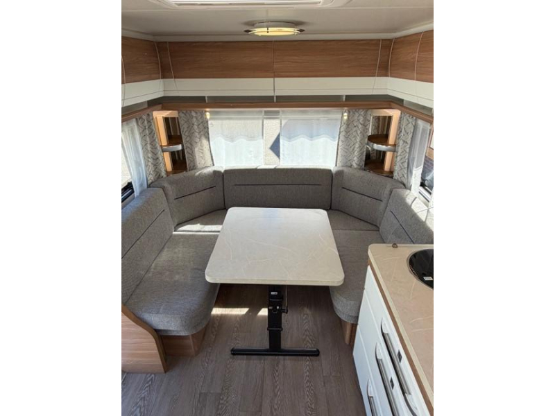 Hobby De Luxe 540 UL Incl. Mover en Voortent  foto: 22