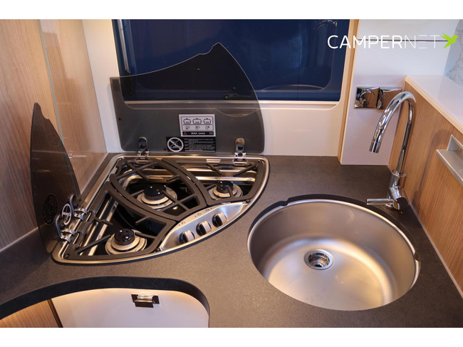 Carthago C-Tourer I 150 QB 170pk Automaat | Zo goed als nieuw | Queensbed | Gescheiden douche | Dubbele bodem | Hefbed | Luxe | LED kopla foto: 15