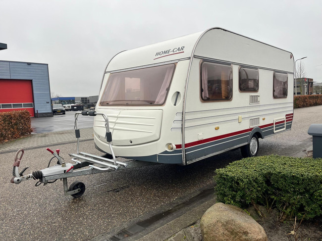 HOME-CAR Racer 45 Spirit | Franz&ouml;sisches Bett | Dinette | Fahrradtr&auml;ger vorne | Heizung | K&uuml;hlschrank | Toilette und Waschbecken Foto: 2