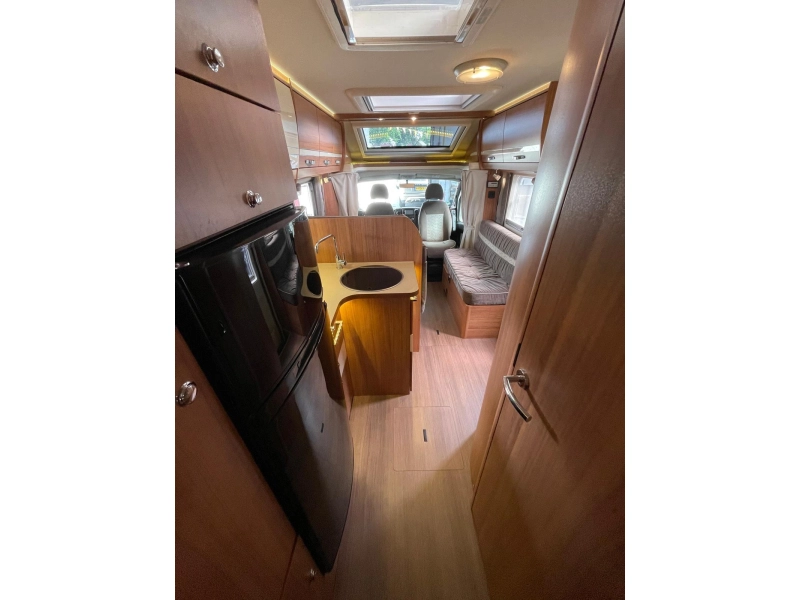 Eura Mobil Terrestra 710 HB Cama fija Garaje XXL foto: 12