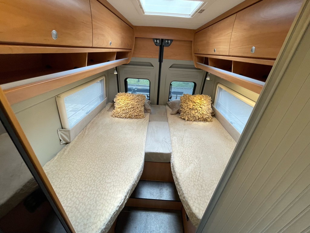 Pössl Roadcruiser XL ENKELE BEDDEN 9T AUTOMAAT TREKHAAK  foto: 2