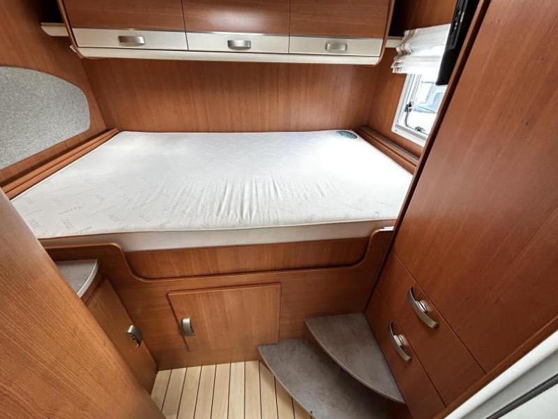 Pilote Explorateur G 741 Dwarsbed/Hefbed/Alde/2012  foto: 10