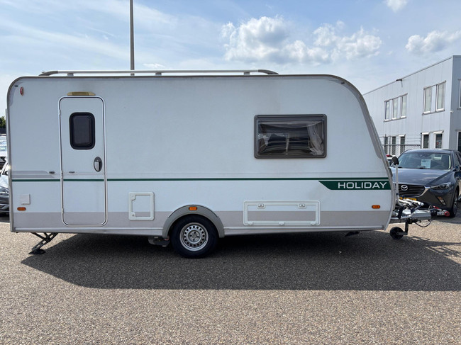 Eifelland Holiday 460 W614700 | 2 Enkele bedden | Mover volautomaat | Voortent met Luifel | Fietsendragers | 3-Pits gasfornuis foto: 3