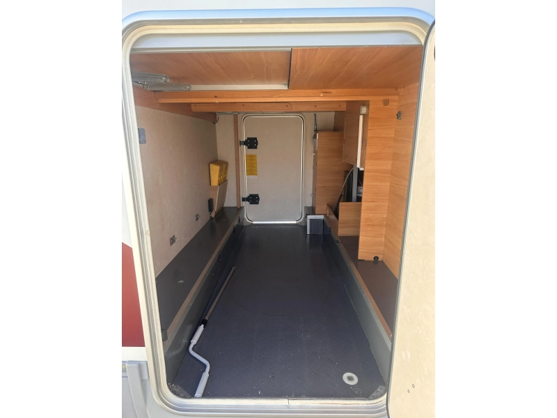 Adria Coral 660 SL 160PK Lengtebedden Airco  foto: 18