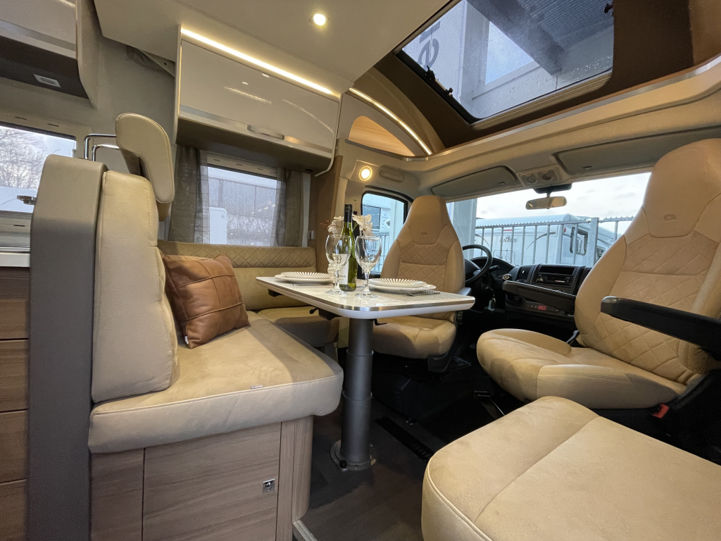 Adria Matrix 600 SC QUEENSBED+HEFBED 6.99M   foto: 14