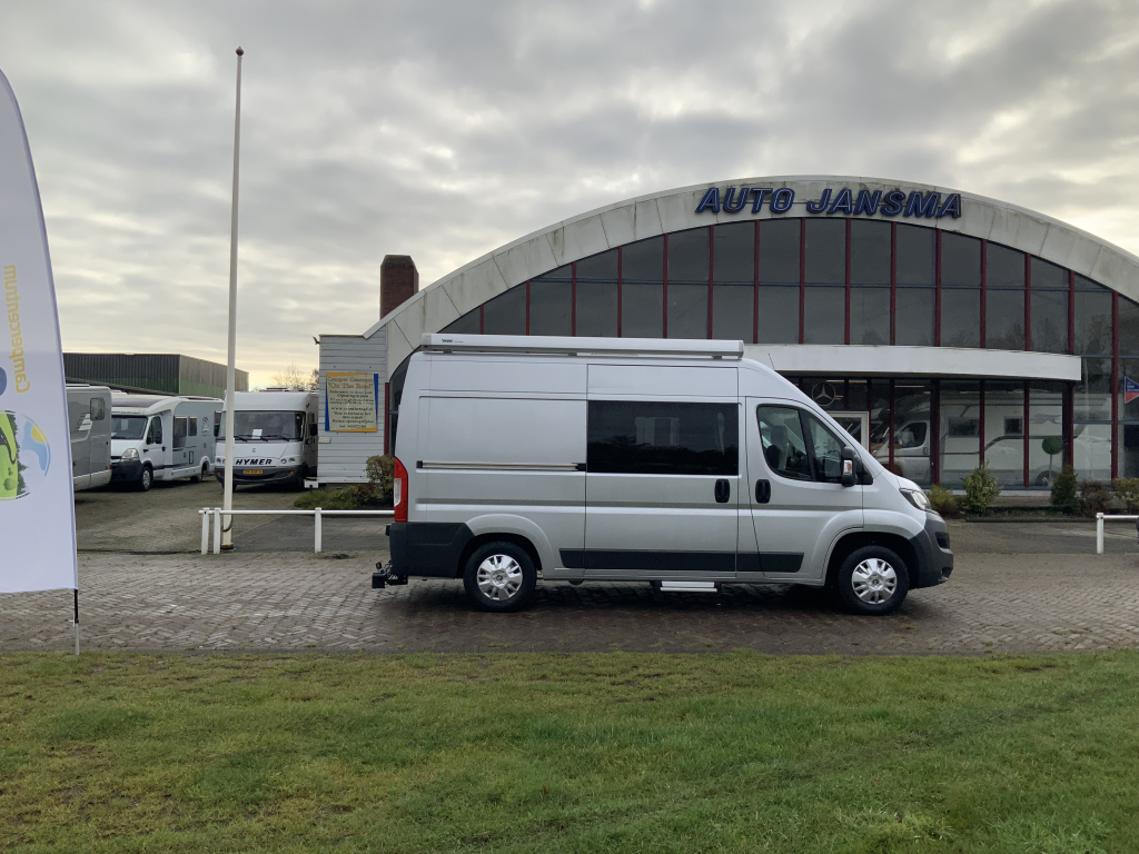 Peugot Boxer L2 H2 Buscamper: Euro 6 met verlaagbare tafel tot 2 pers. lengte-bed, 154 cm breedte, 185 cm lengte, FSL Camperinbouw 2021, km 66000, Zwenkbare fietsendrager, Zonnepaneel 180W, Bj.2017 Camper centrum on the road foto: 22