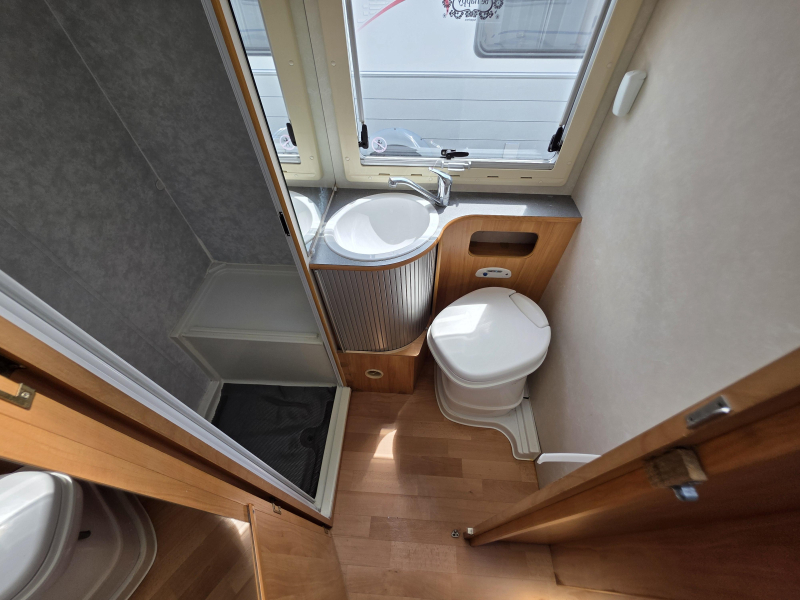 Adria Coral 660 SL Lengtebedden 2.8 AUTOMAAT  foto: 16