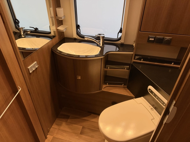 Dethleffs Beduin VIP 760 DR queensbed / full option  foto: 15