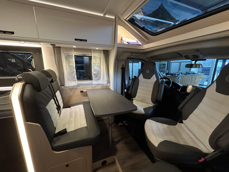 Sunlight T 67 S - Automaat Lengtebedden  foto: 1