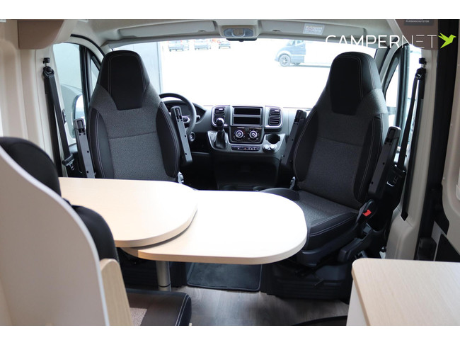LMC Innovan 640 Pure 140cv Autom&aacute;tico | Toldo Thule | Camas individuales | Sensores de aparcamiento | Llantas de aleaci&oacute;n | Mucho espacio de almacenamiento | LED foto: 9