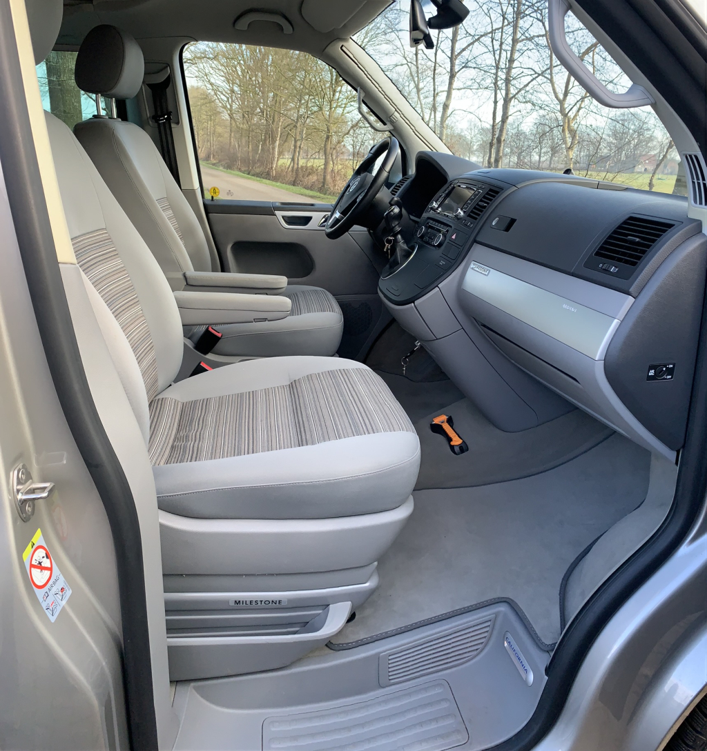 VOLKSWAGEN CALIFORNIA photo: 6