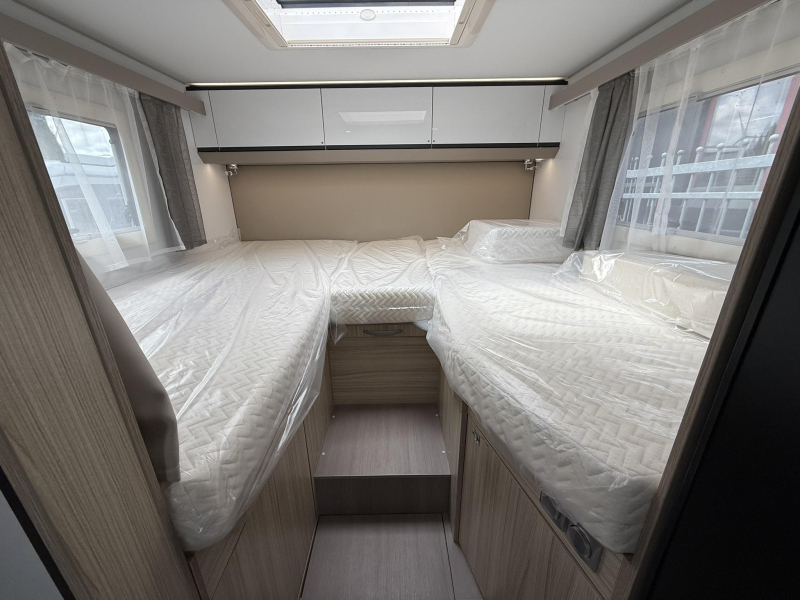 Adria Compact Supreme DL Face-to-face - Autom&aacute;tico foto: 2