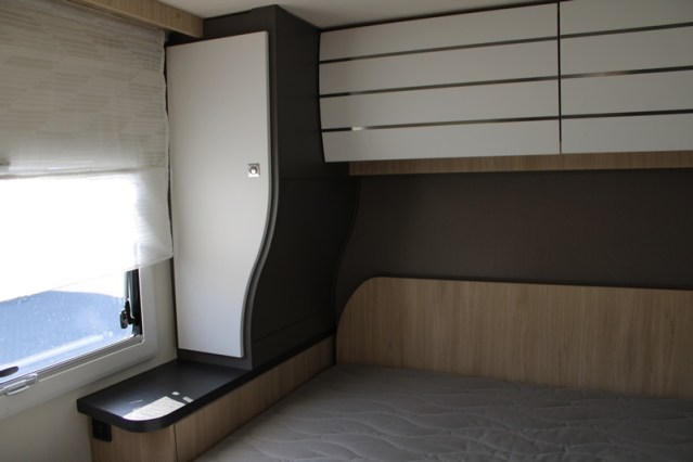 Challenger Graphite Vip Edition T 328 idem Chausson 788 AUTOM&Aacute;TICO Fiat 140 cv equipado con cama Queen y cama abatible 4 pers. (76 foto: 39