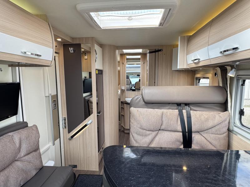 Bürstner Nexxo T 745 - Automaat - Queensbed  foto: 6