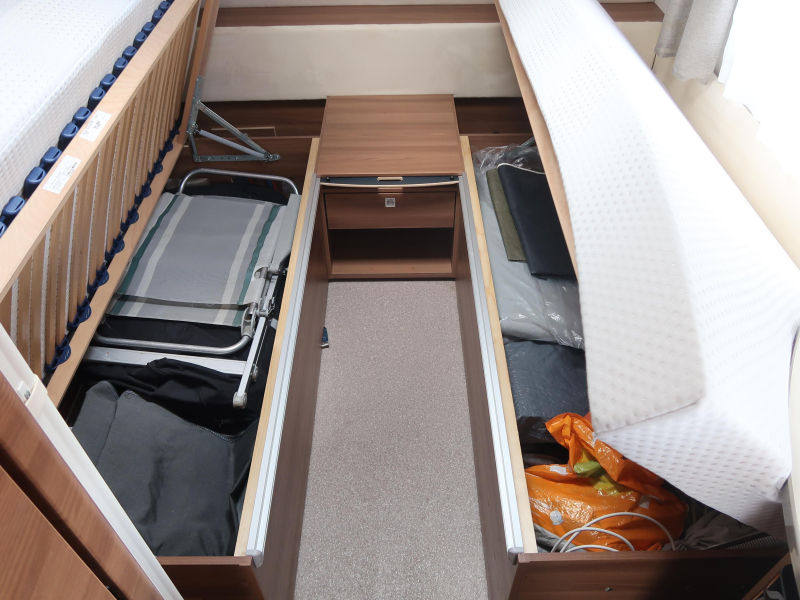 Dethleffs Nomad 470 ER MET VOORTENT ISABELLA  foto: 6