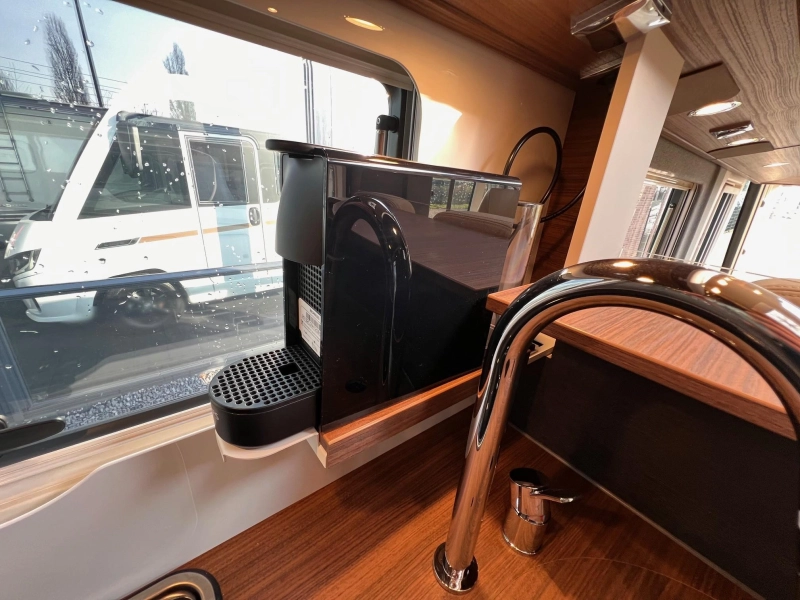 Carthago Chic C-Line I 4.9 LE MERCEDES/BOVENKASTJES foto: 6