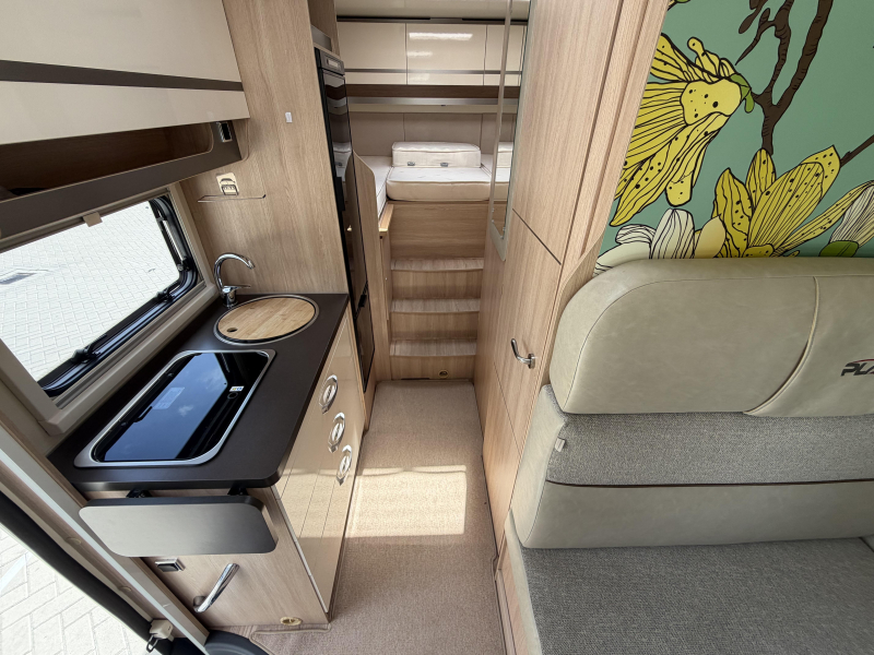 P.L.A. Camper Siena 385 LPG / zonnepaneel  foto: 5