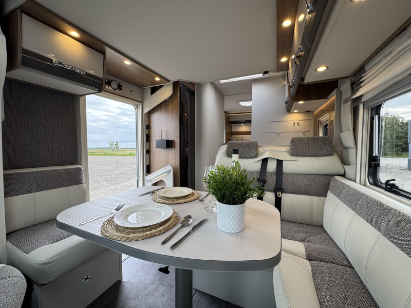 Dethleffs Trend 7057 Automaat Queensbed Hefbed  foto: 12