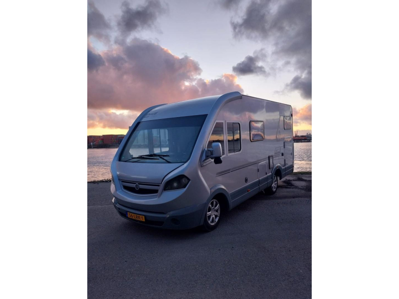 Knaus Sportliner 650 MG met solair en maxxfan  foto: 17