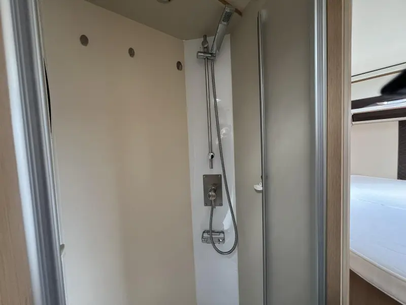 McLouis MC4 281 Queens-bed en hef-bed  foto: 10