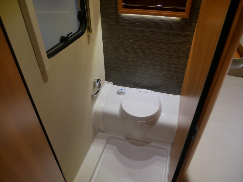 Eriba Nova GL 465 Incl. mover y toldo foto: 13