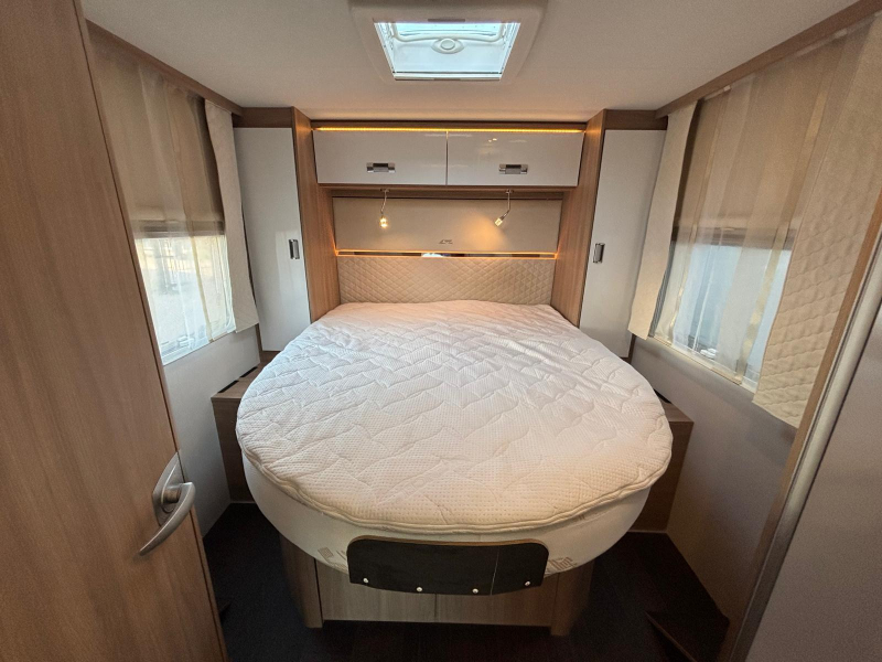 Laika Kosmo 212 sistema de nivelaci&oacute;n cama queen 7m foto: 18