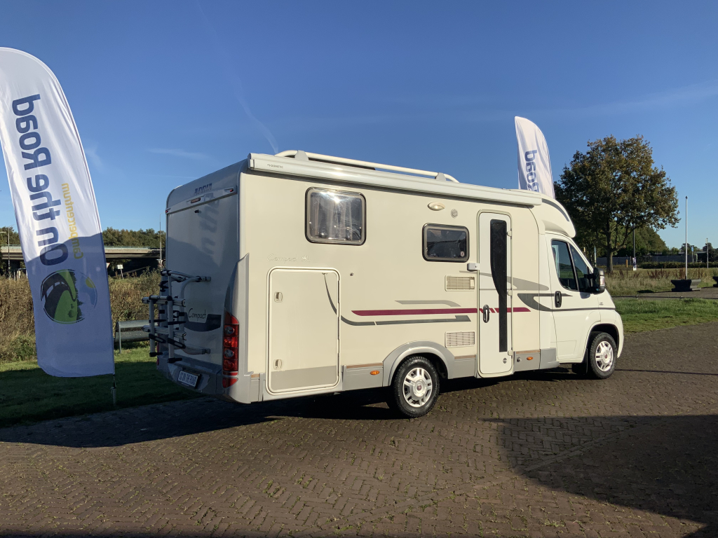 Adria Compact SL 2.3 MultiJ. 130 PK Half-integraal, Enkele-bedden, Bj. 2010 Camper Centrum On the Road aan de Noorderringweg 4 in Marum. foto: 25
