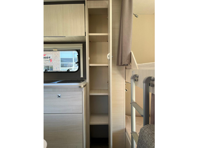 Caravelair Antares 476 Family Bunk bed | Bicycle rack | Awning | TV | French bed | Train seat | Screen photo: 20