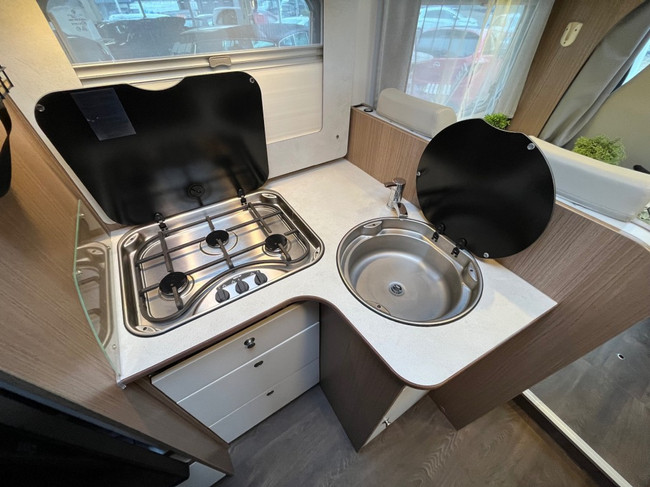 Carado T 448 Enkele Bedden Hefbed XXL garage Cruise Airco foto: 21