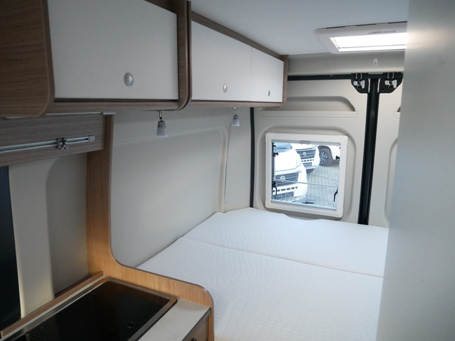 Carado CV 540 Edition 15 5.40 Meter Buscamper, Dwarsbed foto: 16