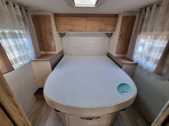 Bavaria Pilote P740 Class | Distr.neu | Elec. Queensbett | Solarpaneele | Luftfederung | Sehr guter Zustand! Foto: 3