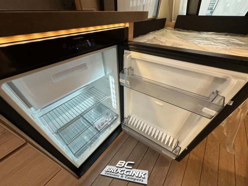 Knaus Sudwind Black Selection 450 FU LIT FRAN&Ccedil;AIS 1700 KG photo : 6