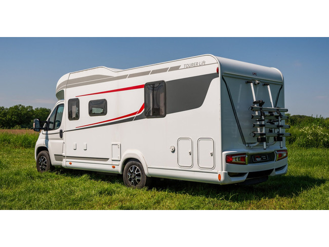 LMC Tourer Lift H 720 Half Integraal | Cruise control | Luifel | Achteruitrij camera | Douche |Toilet |4 Slaapplaatsen |