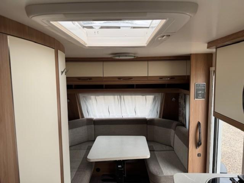 Hobby De Luxe 460 LU Enkele Bedden mover luife  foto: 10