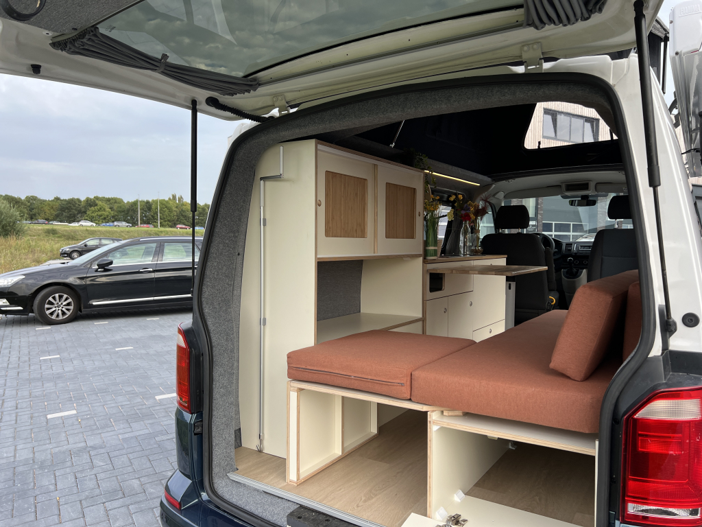 Volkswagen T6 Buscamper 2017 175k km zweifarbig Foto: 6