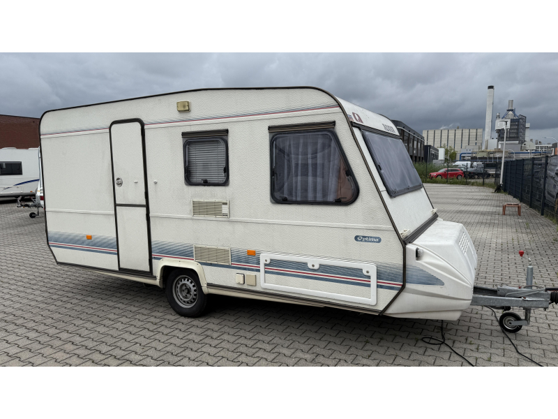 Adria Optima 425 TK vast bed zit toiletruimte