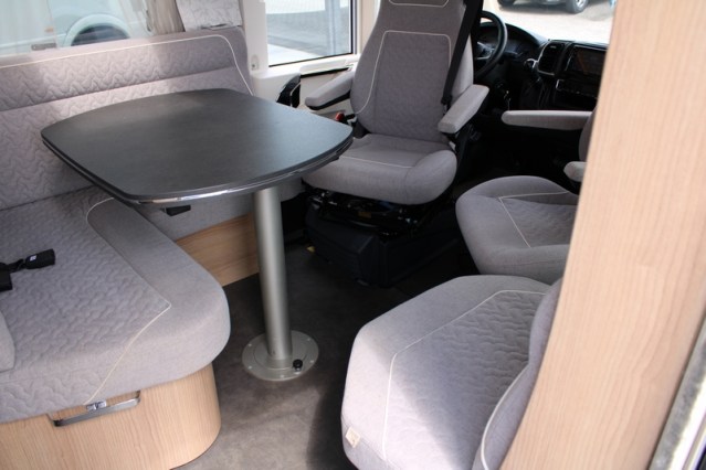 Robuuste AUTOMAAT 180 pk Malibu I 490 LE by Carthago hef-en enkele lengte bedden (124  foto: 35