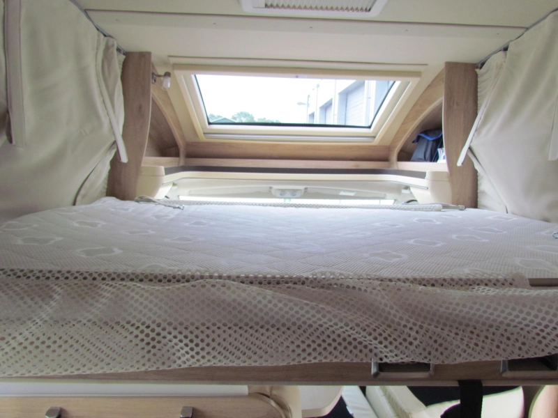 Eura Mobil Profila RS 695 EB single beds, drop-down bed, automatic photo: 3