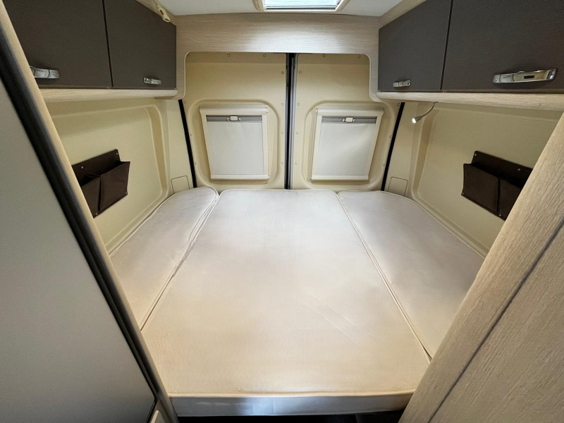 Challenger Vany 114 V Buscamper Cama Transversal foto: 8