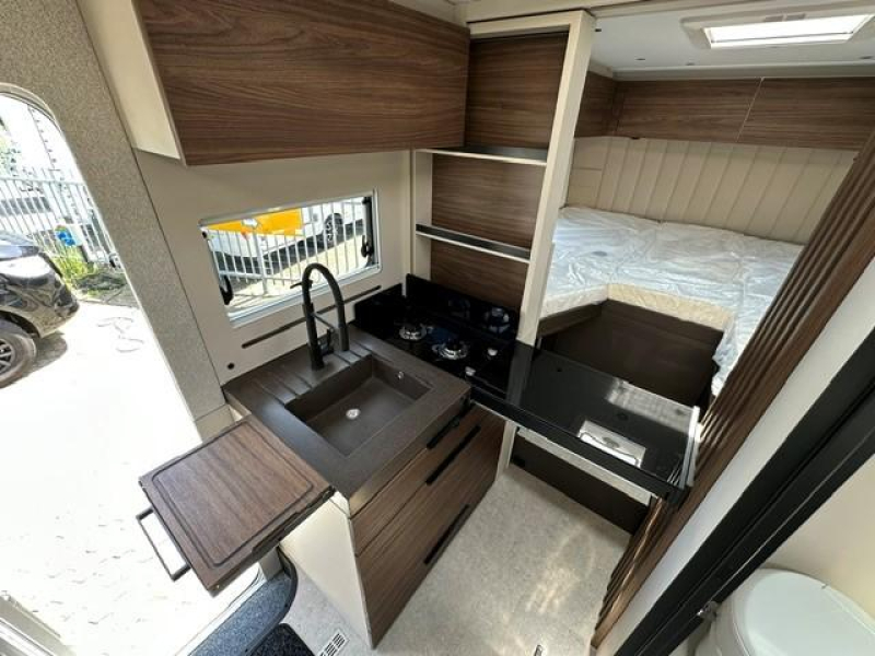 Bürstner Signature SFT 7.0 CAMPER VAN HET JAAR!  foto: 13