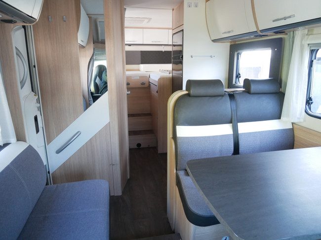 Sunlight T67, 9-Traps automaat, Lengtebedden, XXL Garage foto: 10