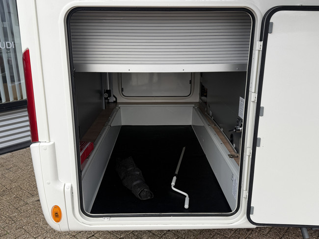 RAPIDO 896 F 160 PK face to face slechts 12.000 dkm Queensbed+hefbed luifel 2x tv camera grote garage dakairco Truma hordeur foto: 5