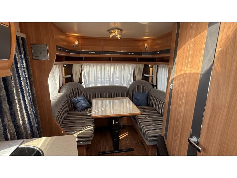 Hobby De Luxe 495 UL enkele bedden rondzit  foto: 1
