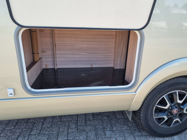 B&uuml;rstner Ixeo I720 Champagne Fiat foto: 9