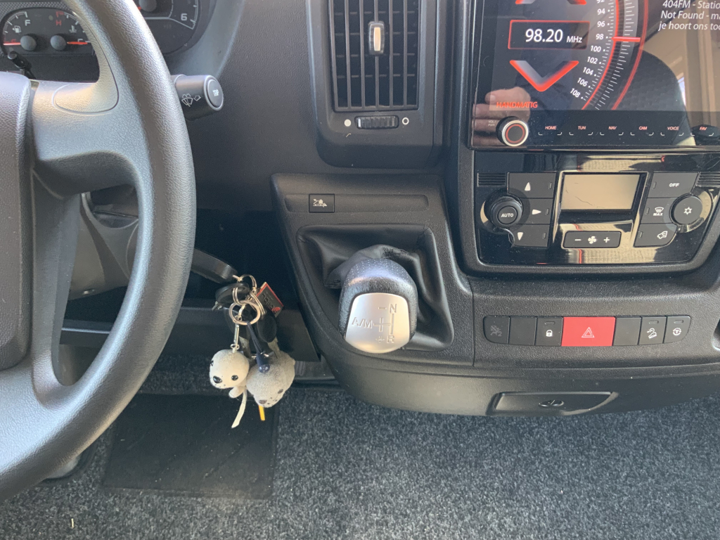 Carthago Malibu I 460 AUTOM&Aacute;TICO 150 CV Integral, Camas longitudinales y Cama abatible, Garaje, Aire acondicionado de motor, Aire acondicionado de techo, Sistema de nivelaci&oacute;n, Centro de autocaravanas en la carretera Marum foto: 26
