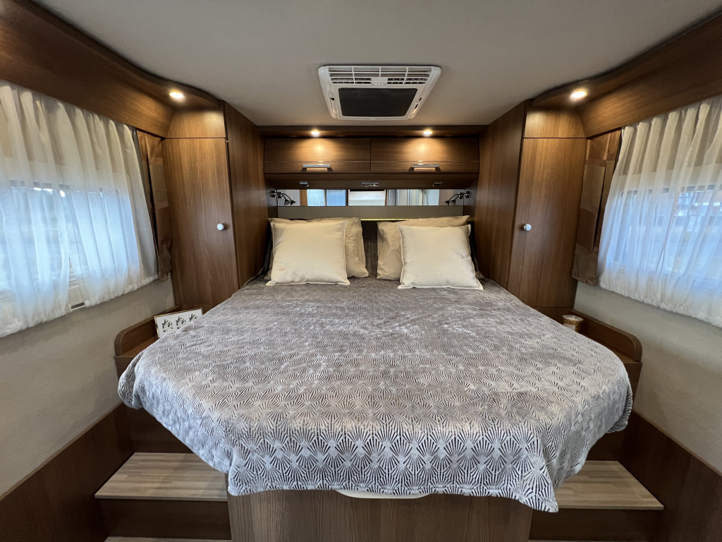 Carthago C-Tourer I 144 QB QUEENSBED+HEBED TREKHAAK DAKAIRCO foto: 2