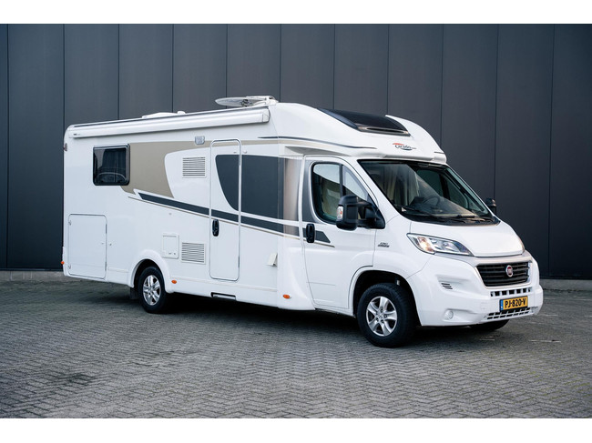 Carado T449 Queensbed + Hefbed Carado T 449